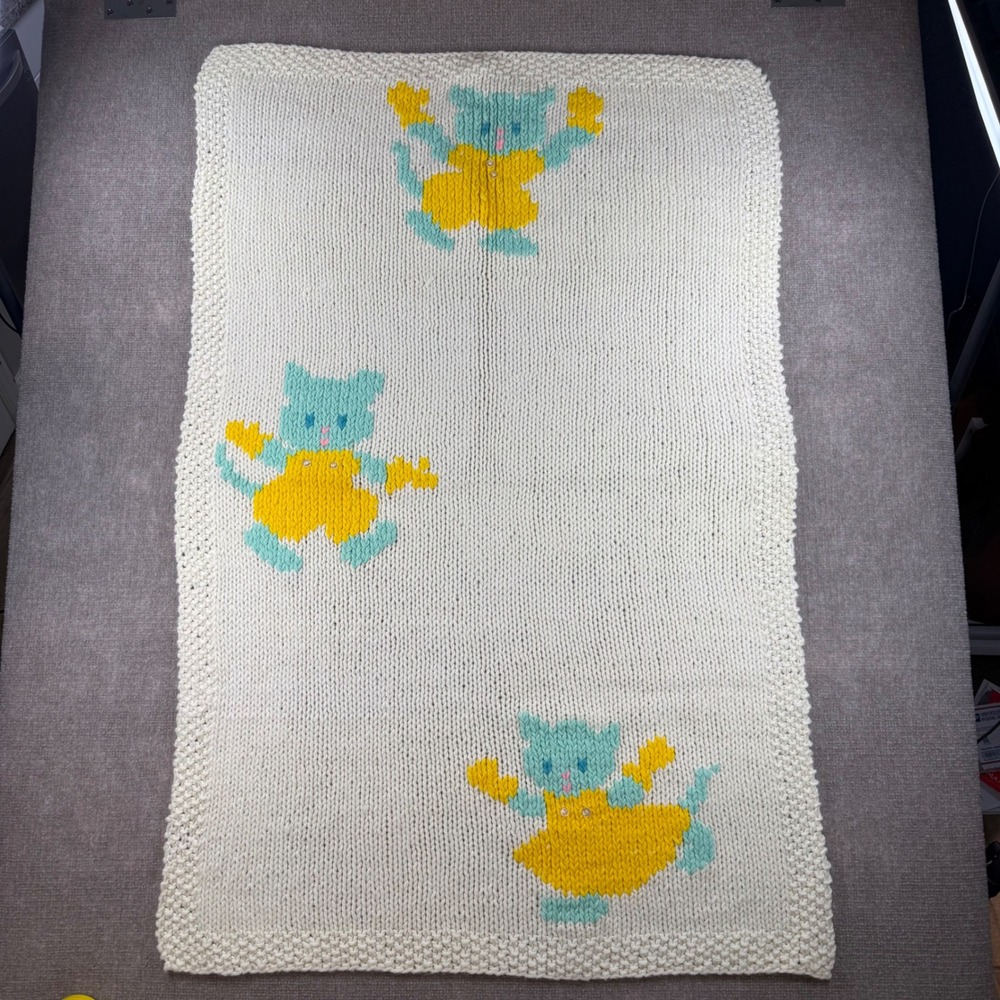 Vintage Hand Knit Baby Blanket Cream‎ Blue Yellow Kittens Buttons 48x31 Nursery